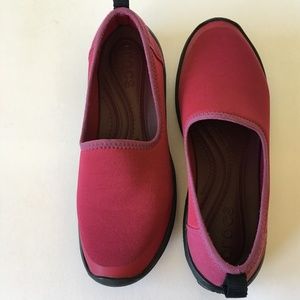 Crocs "Busy Day Stretch Skimmer" Size 5